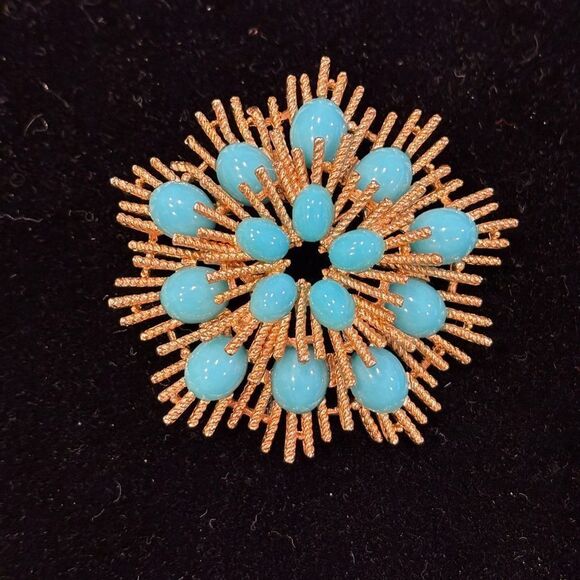 Avon Jewelry - VTG Avon Susan Caplan Faux Turquoise Starburst Brooch 60’s